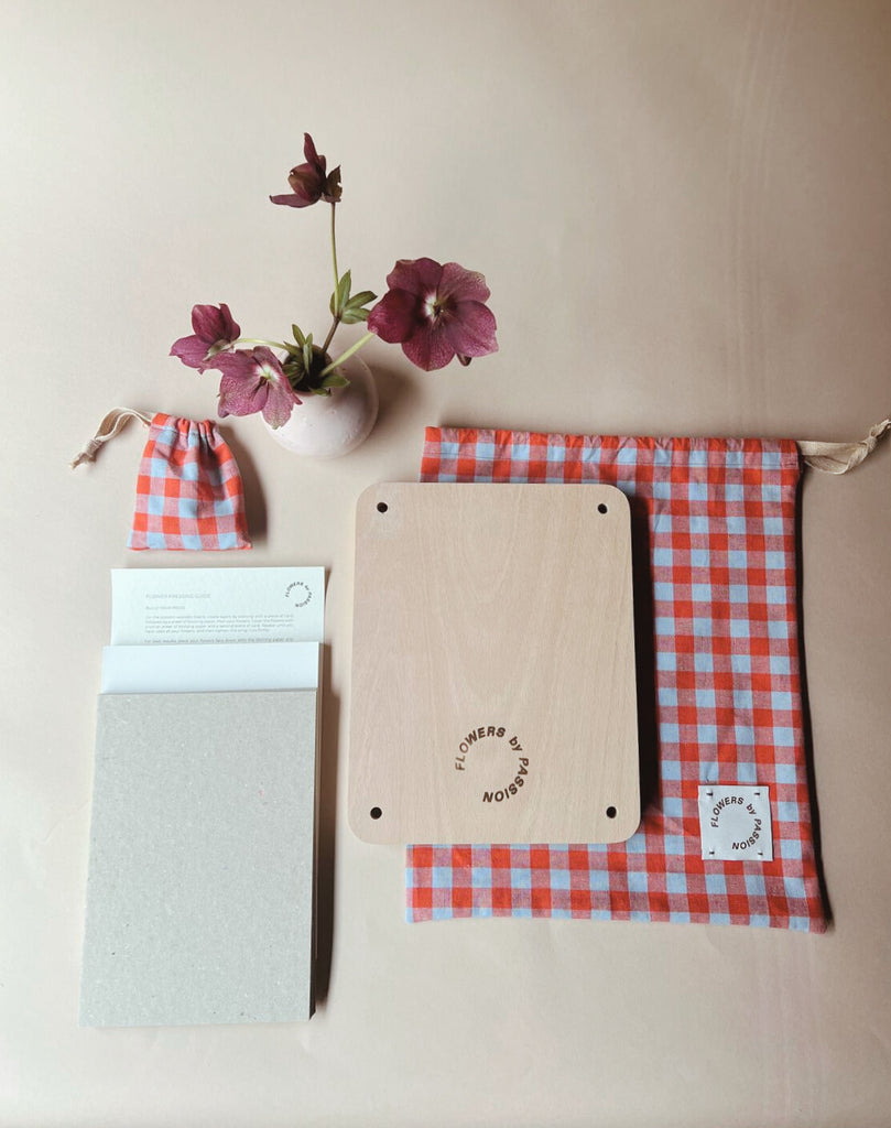Flower press kit - red & blue