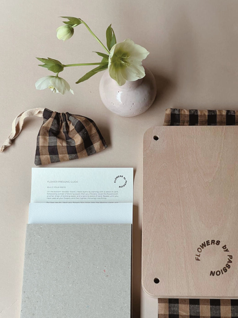 Flower press kit - black & coffee