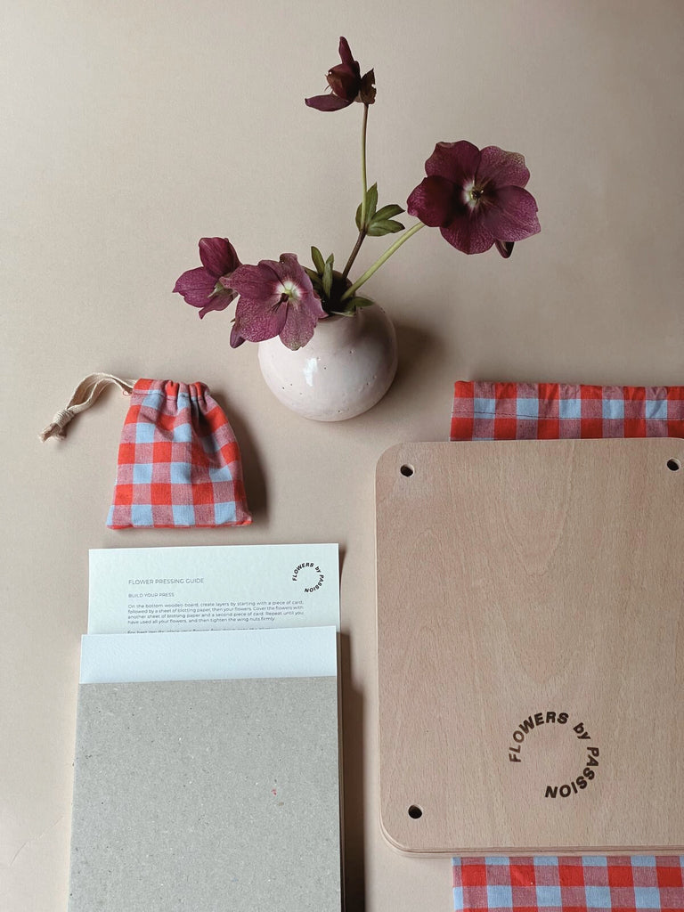 Flower press kit - red & blue